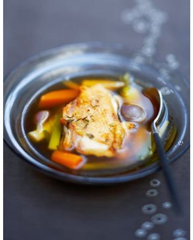 Poularde au bouillon pour 6 personnes Recettes Elle à Table