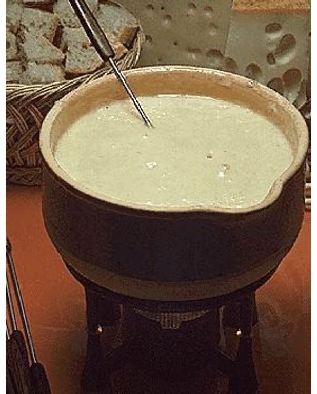 Fondue au fromage pour 4 personnes Recettes Elle à Table