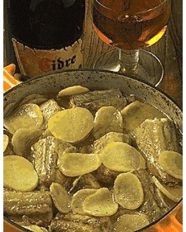 Roussette au cidre pour 4 personnes Recettes Elle à Table Roussette au cidre pour 4 personnes Recettes Elle à Table