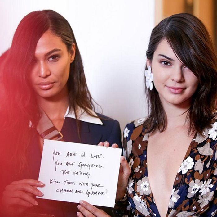 Joan Smalls et Kendall Jenner en backstage de Michael Kors - #