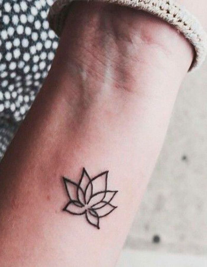 Tatouage fleur discret 20 tatouages fleuris qui font envie Elle
